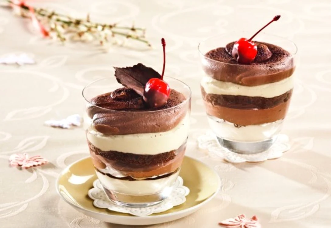 
    Invitatii vor fi cu siguranta incantati sa incerce acest tiramisu cu ciocolata la paharclickpoftabuna.ro  