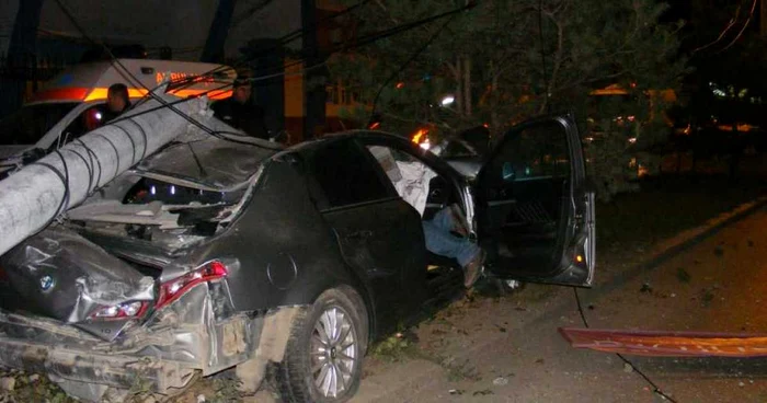 Maşina a fost distrusă în proporţie de 80 la sută