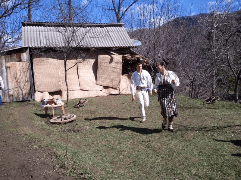 Obiceiuri arhaice din a doua zi de Paști. Legămintele de credință pe care și le fac tinerii