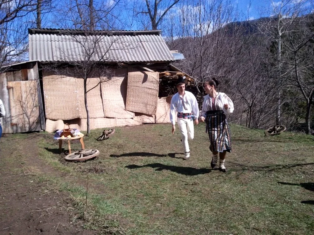 Vălăritul, obcei străbun în Vrancea. FOTO: Biblioteca Năruja