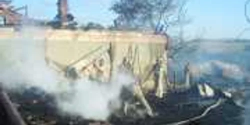Incendiul a fost lichidat în două ore. Foto: Arhivă