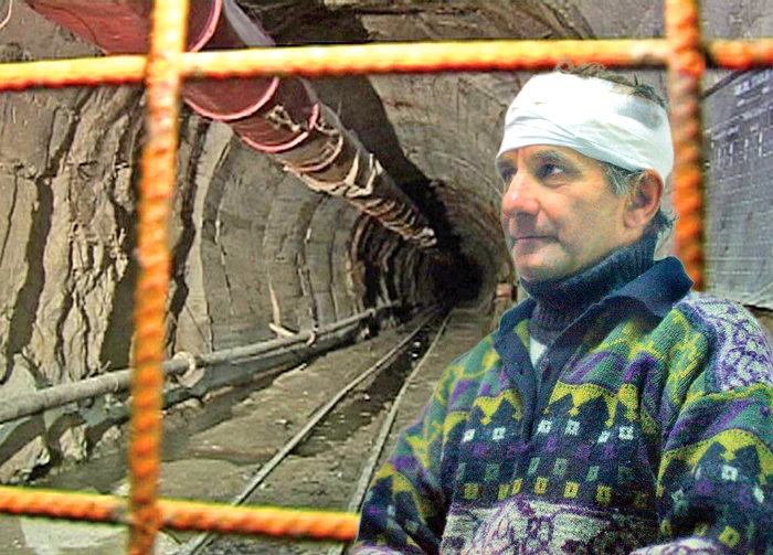 
    Intrarea în galeria Nehoiaşu este acum blocată cu o plasă de sârmă, până la finalizarea anchetei  