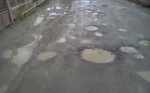 străzi
