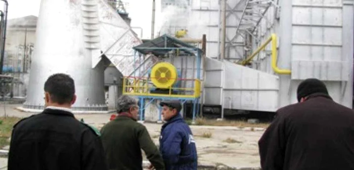 Bacău: O sută de muncitori au trecut prin zona cu emisii de amoniac (UPDATE)