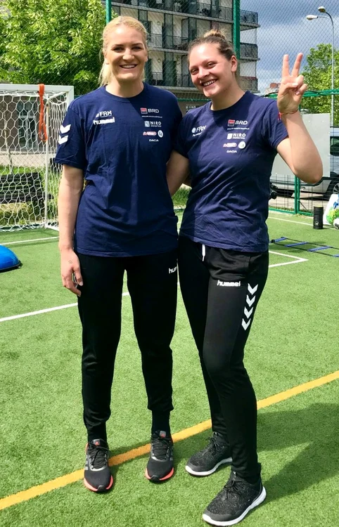 Crina Pintea si sora ei, Andreea Ailincăi