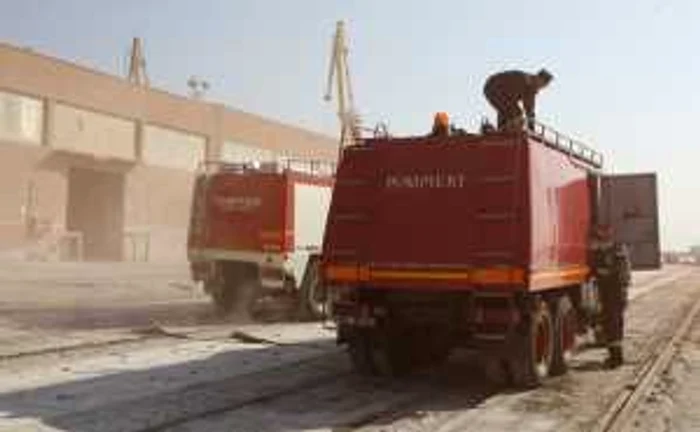 Pompierii urmează să stabilească de la ce a pornit incendiul