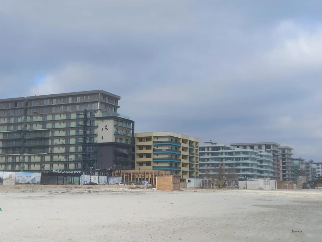 Plaja Năvodari a devenit groapă de gunoi pentru investitori FOTO MARIANA IANCU