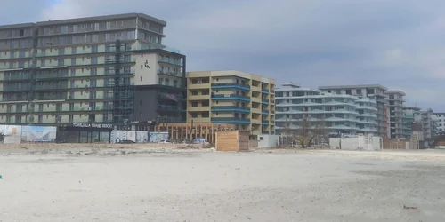 Plaja Năvodari a devenit groapă de gunoi pentru investitori FOTO MARIANA IANCU