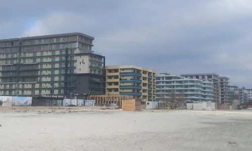 Plaja Năvodari a devenit groapă de gunoi pentru investitori FOTO MARIANA IANCU