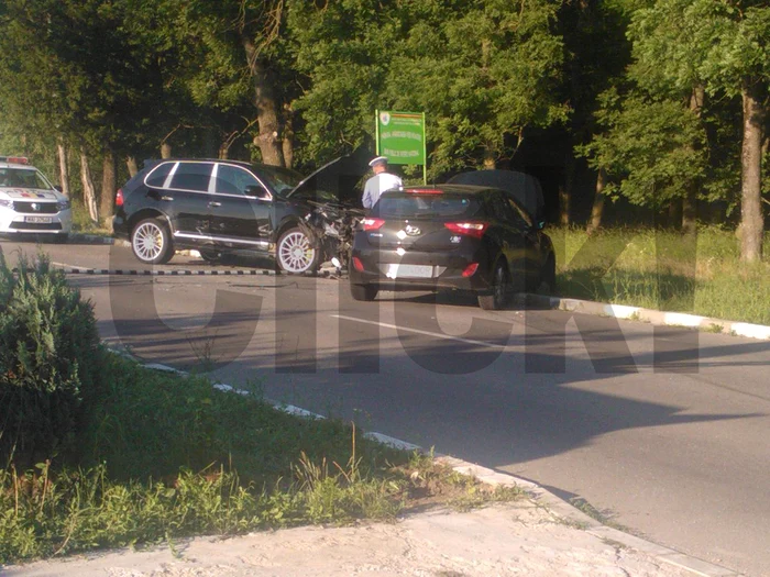 
    Maşina lui Remus Truică a fost implicată într-un accident în SnagovFoto: Click!  