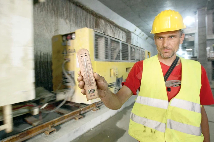 Patre Saulea (43 de ani) e unul dintre norocoşii zilei de ieri. În subteran erau 22 de grade