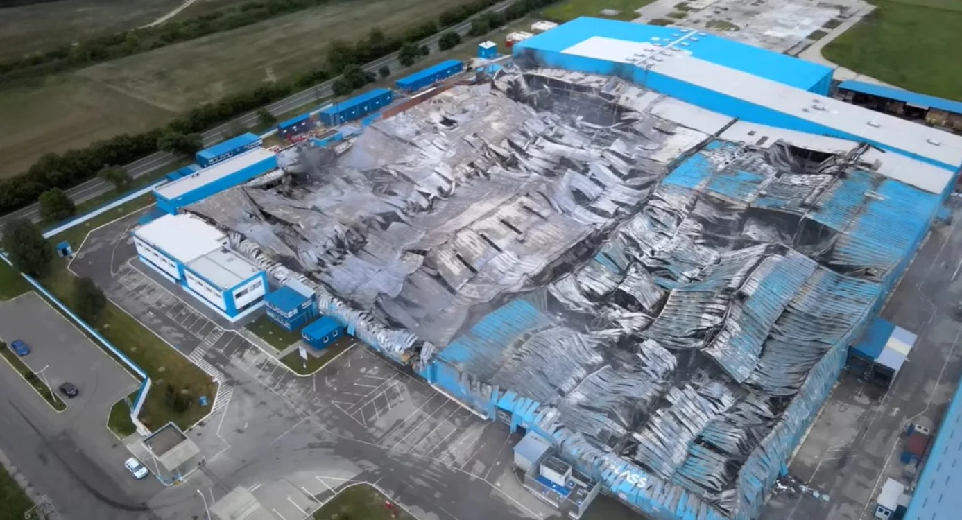 Fabrica de frigidere de lângă Timişoara a fost arsă în proporţie de 90 la sută FOTO Levente Lucaci