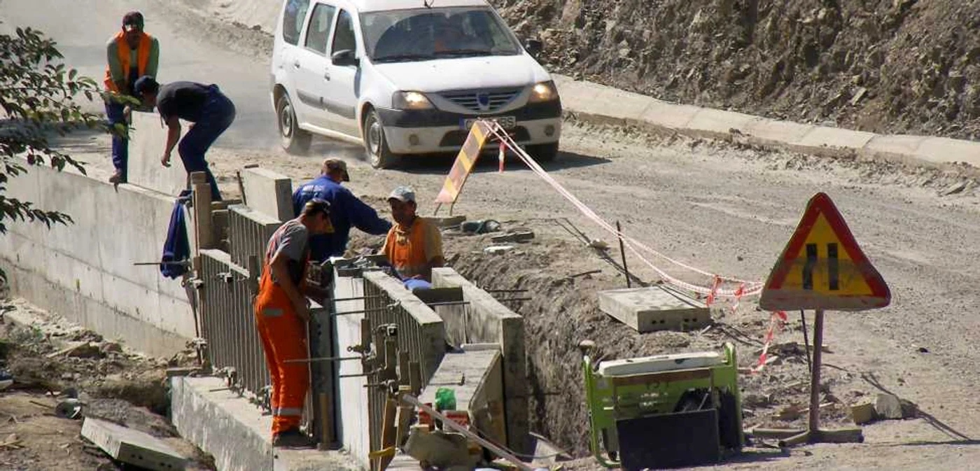 Drumul Răchiţele-Ic Ponor, tras pe dreapta un an