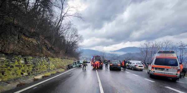 Accident pe Valea Oltului la Câineni Vâlcea cu opt victime printre care doi copii Foto Sebastian Stoica