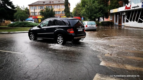 Inundații în Hunedoara, Foto Daniel Guță, ADEVĂRUL (1) jpg