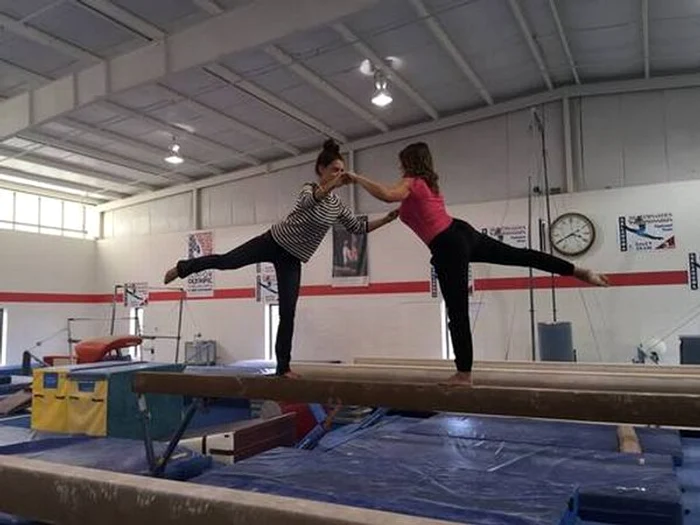 
    Nadia Comaneci si Katie HolmesFoto: Facebook  