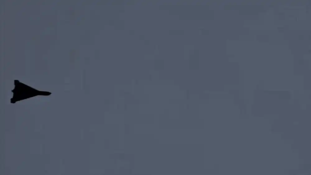 Momentul în care o dronă zboară în apropierea Penitenciarului Tulcea, după care explodează. „Nu avem opțiunea să ne adăpostim!”