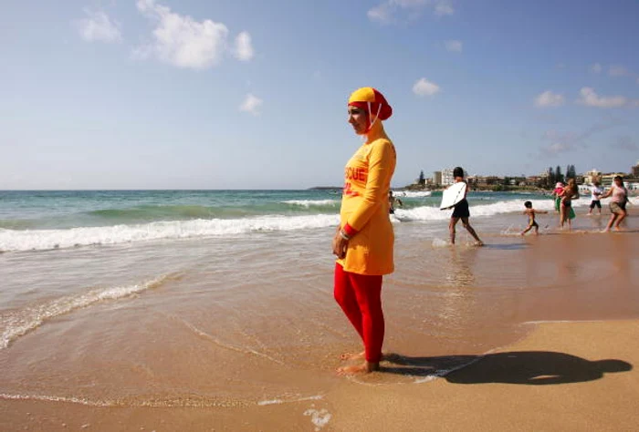 
    Femeile musulmane nu vor mai avea voie să poarte pe plaja din Cannes costumul de baie specifivi religiei lor Foto Getty  
