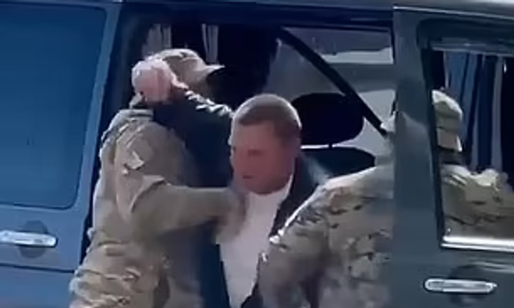 „Aruncați într-un autobuz și trimiși în iad”. Bărbații ucraineni sunt ridicați de pe stradă și recrutați cu forța