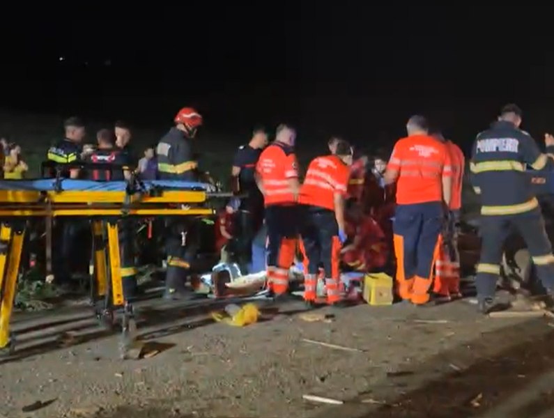 Accident crâncen cu cinci victime produs între o căruță și o autoutilitară, în județul Iași. Doi oameni au murit 
