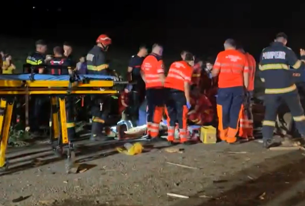 Saavtorii intervin la locul accidentului FOTO: captura video