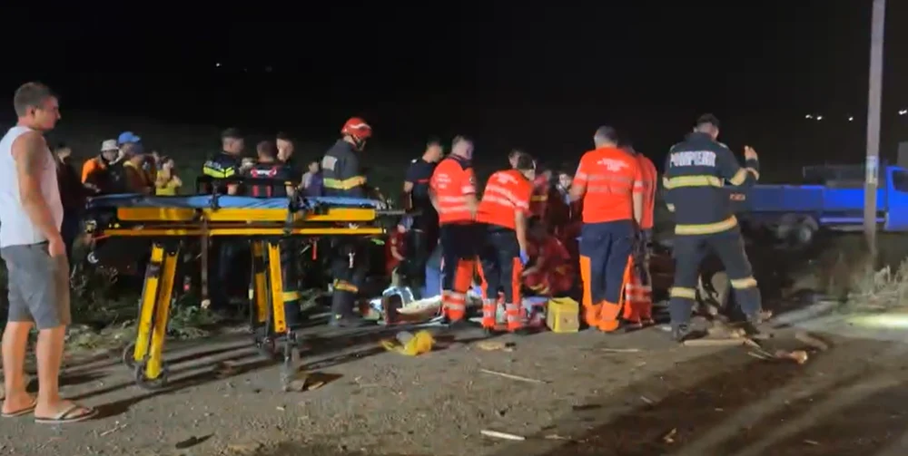 Accident crâncen cu cinci victime produs între o căruță și o autoutilitară, în județul Iași. Două dintre victime sunt în comă