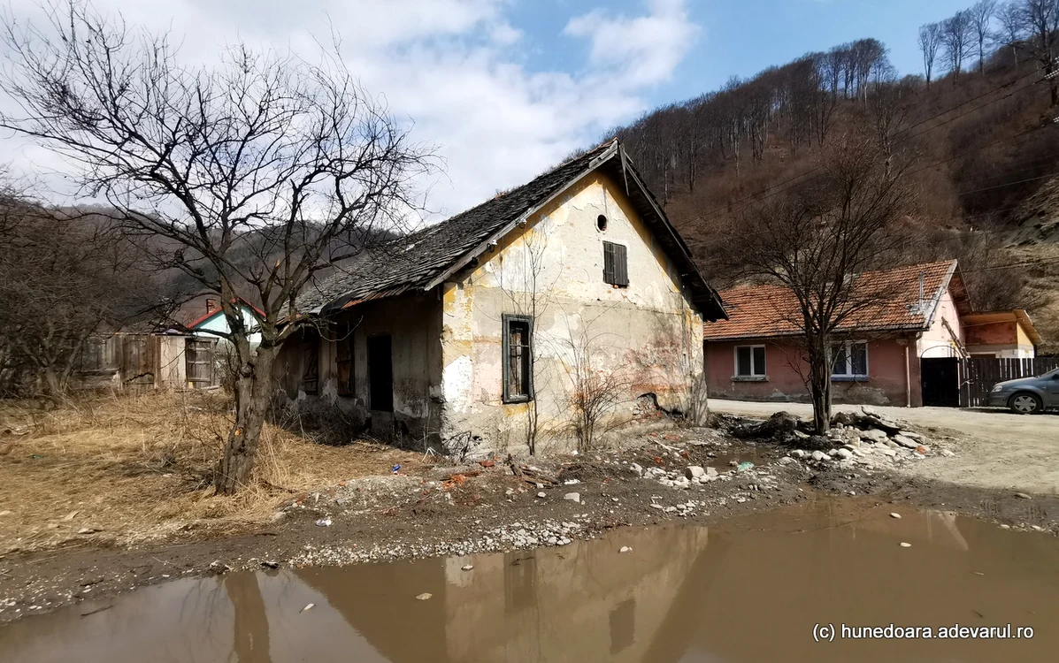 Casă din colonia din Vulcan. Foto: Daniel Guță