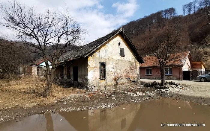 Casă din colonia din Vulcan. Foto: Daniel Guță