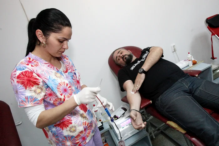 
    Ciprian Strat este unul dintre rockerii care a răspuns la campania ”România are sânge de rocker” Fotografii: Florin Șuler  