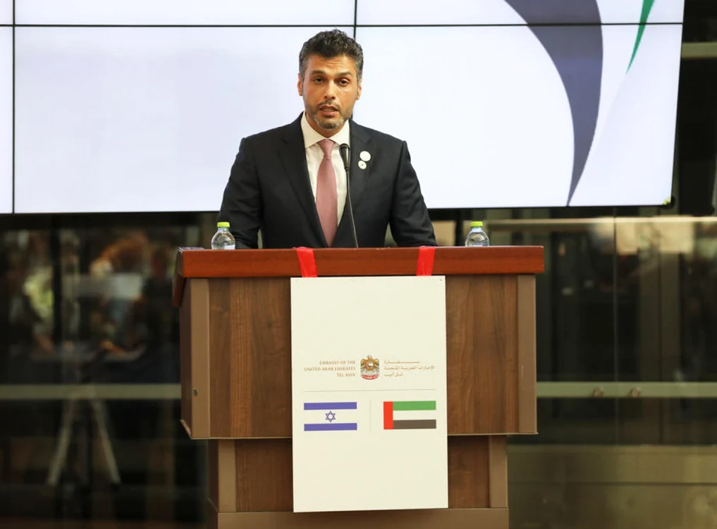 Mohamed Al Khaja, ambasadorul Emiratelor Arabe Unite în Israel, luând cuvântul la deschiderea misiunii diplomatice FOTO EPA-EFE