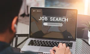 Bărbat care caută un loc de muncă FOTO Shutterstock
