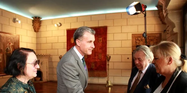 Monika Băluțescu (stânga) și Livia Grama Medilanski, la o întâlnire cu Principele Duda jpg