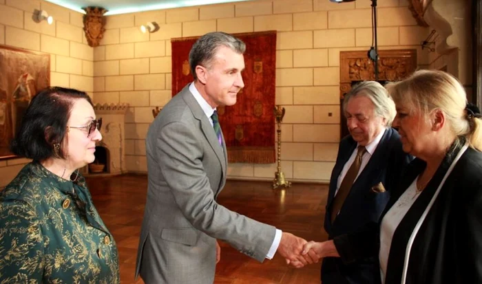 Monika Băluțescu (stânga) și Livia Grama Medilanski, la o întâlnire cu Principele Duda