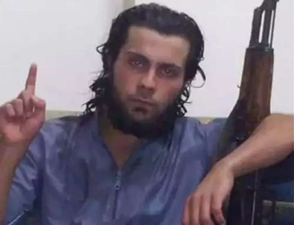 
    Teroristul Ali Saqr și-a omorât mama pentru ISISfoto: Twitter  