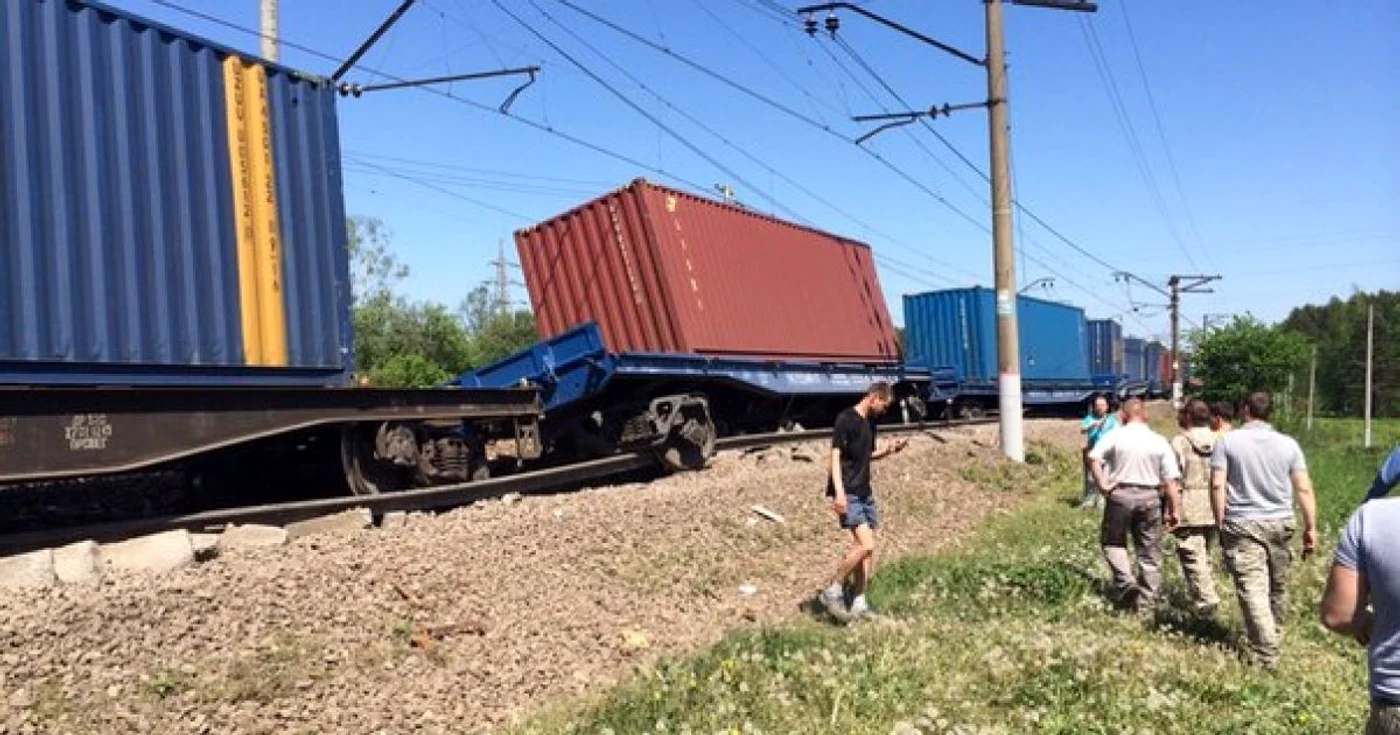 Pe containere scrie „Liski“