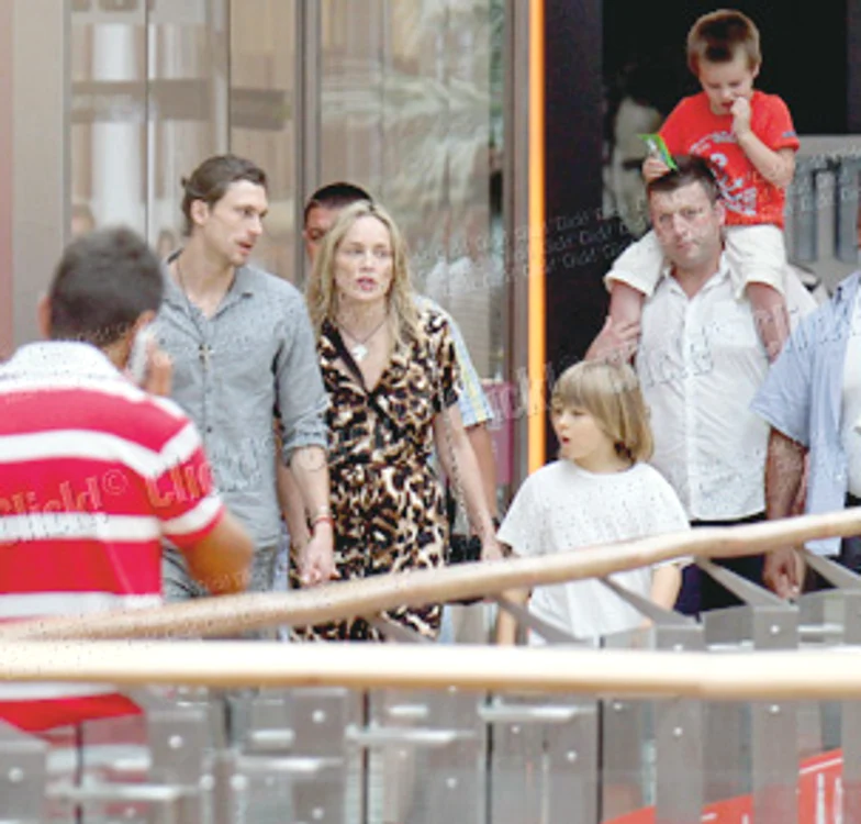 12 august,  la mall