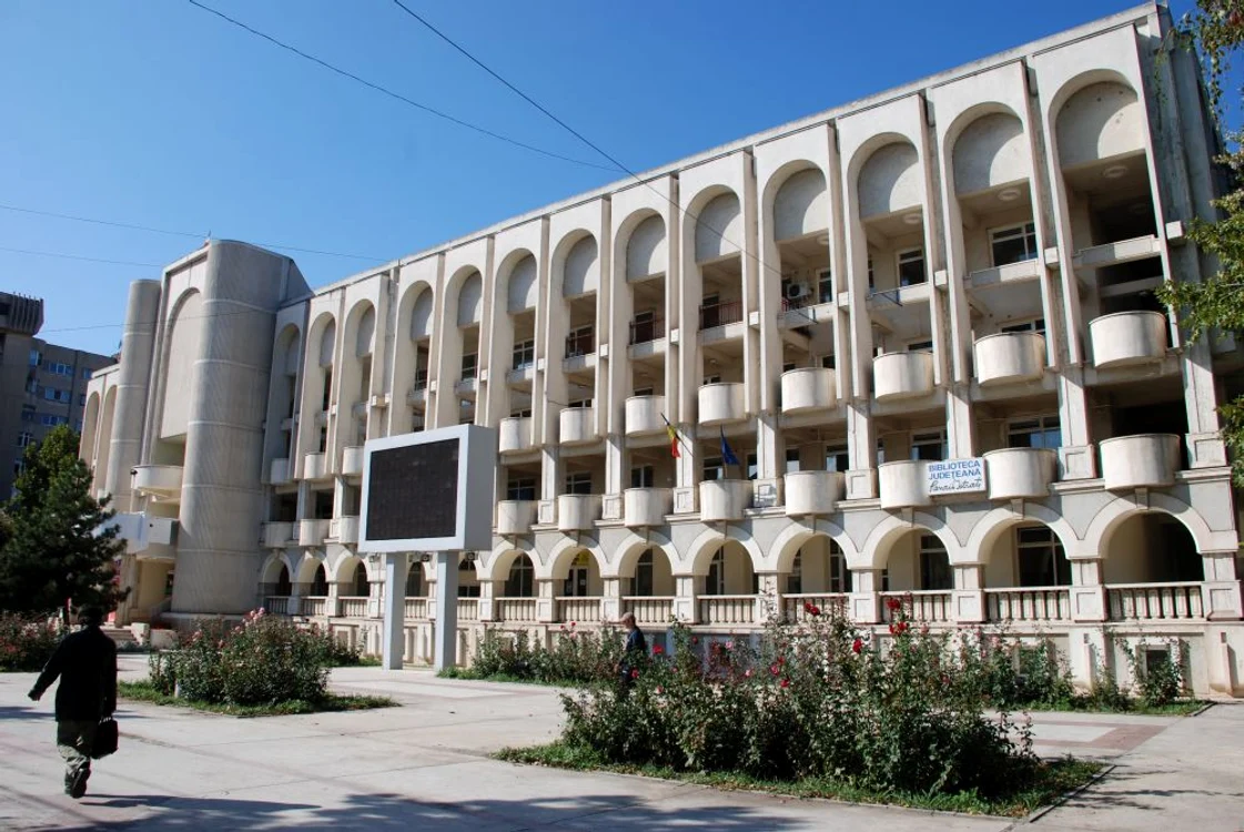 Biblioteca Judeţeană "Panait Istrati"