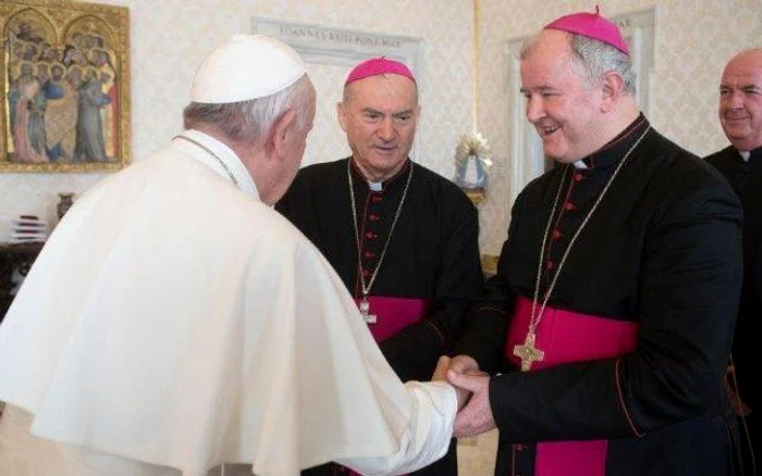 
    Aurel Percă (dreapta) a fost numit de Papa Francisc în oficiul de arhiepiscop mitropolit de BucureştiFoto: vaticannews.va  