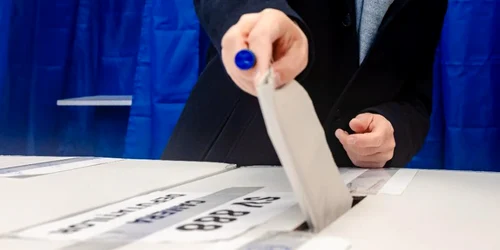 vot nicusor Dan FB png