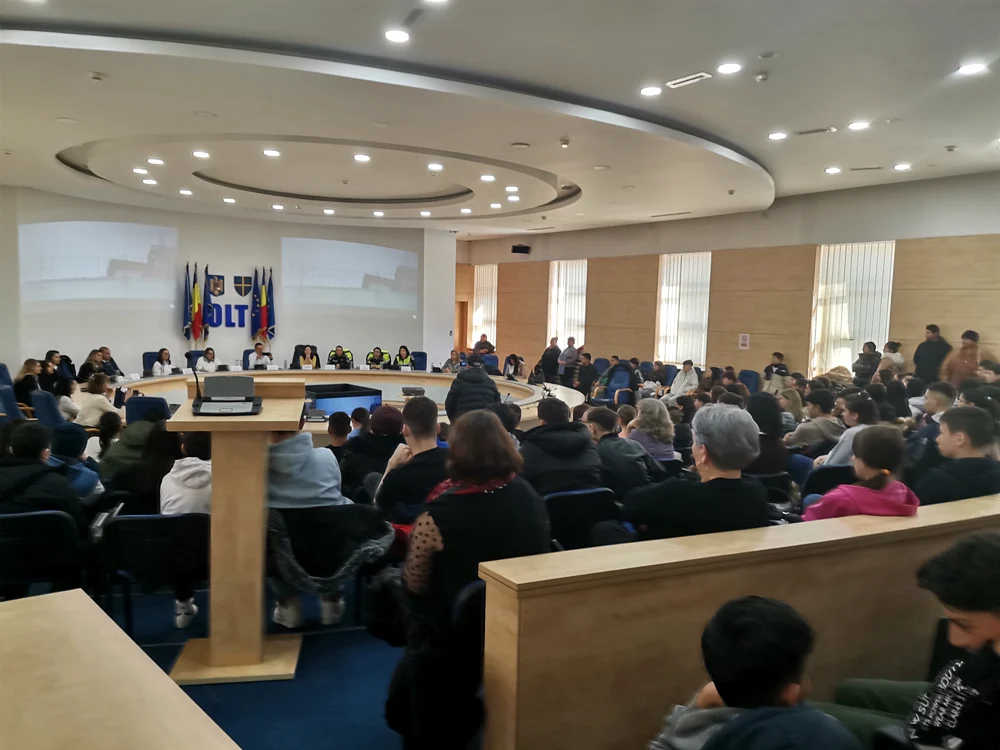 Zeci de adolescenți au ascultat mărturiile tinerilor deținuți FOTO: A. Mitran