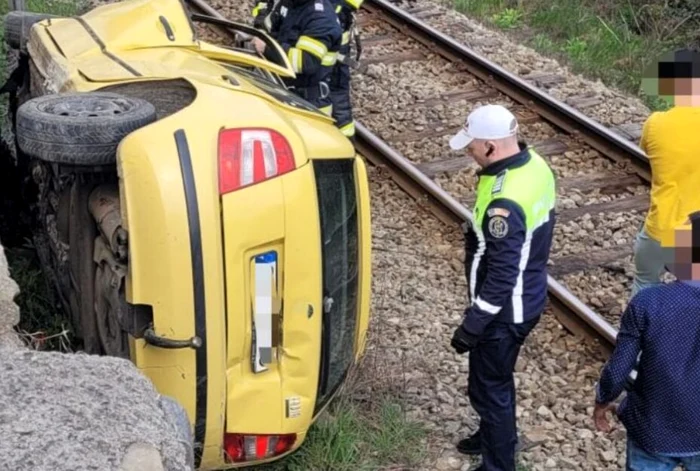 Accident pe Valea Oltului FOTO: ISU Vâlcea 