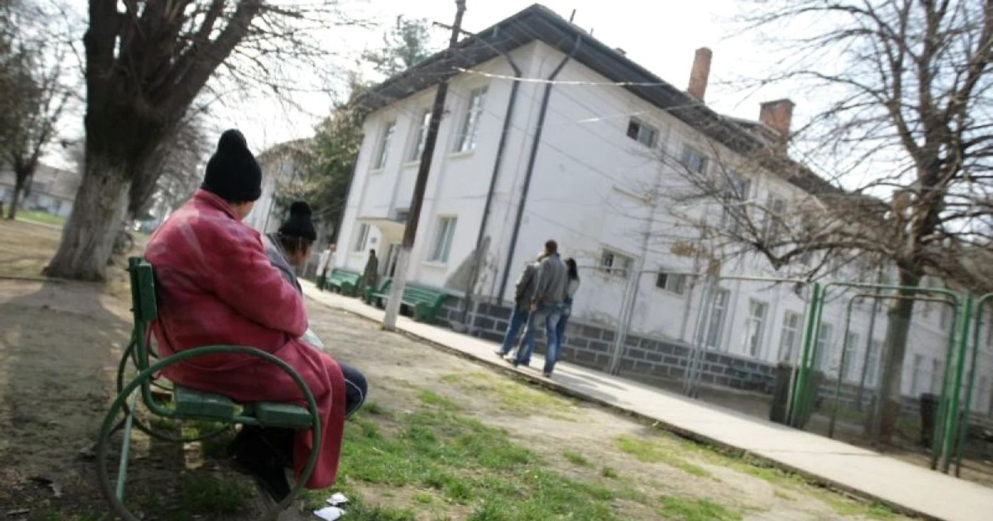 Pacienţii de la Spitalul din Poiana Mare cumpărau ţigări din mâinile angajatelor.