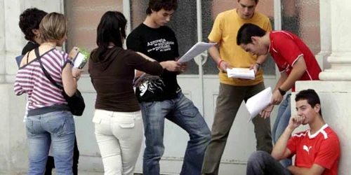 Dezbatere publică "Tinerii şi nevoile lor în raport cu piaţa muncii"