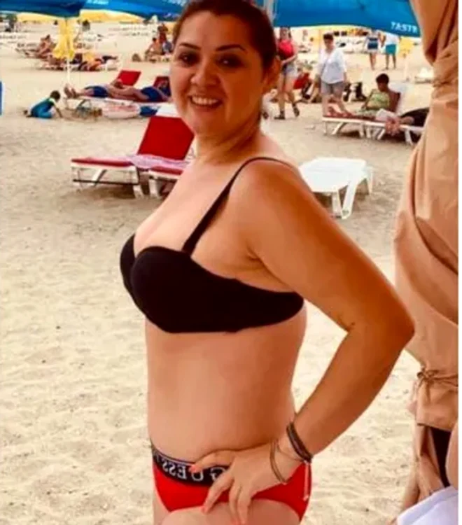 Minodora, în costum de baie