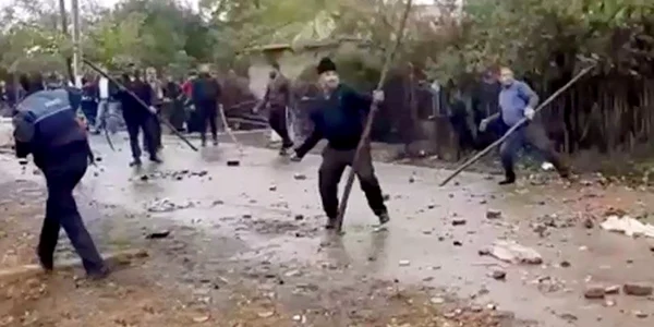 Bătaie cu topoare FOTO ştiri.md