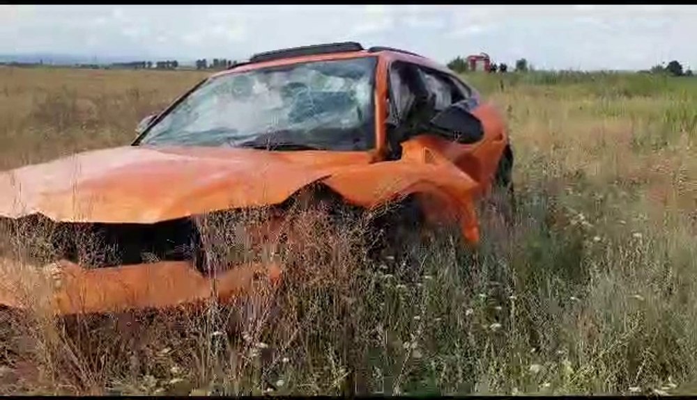 Lamborghini izbit frontal de un Opel pe un drum periculos. Accidentul, soldat cu trei răniți VIDEO