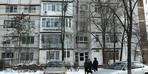 Teoretic, blocul D7 ar fi trebuit să fie reabilitat în trei luni, practic va fi gata în şase
