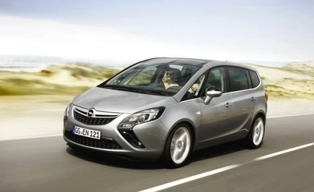 
    Maşinile rechemate în service sunt Opel Zafira C, cea mai nouă generaţie a acestui model  