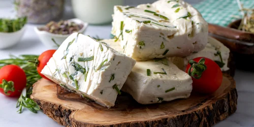 Brânza legendară din Van Turcia „Otlu peynir” Foto Shutterstock