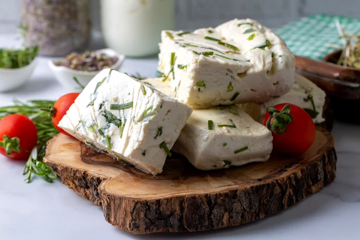 Brânza legendară din Van Turcia „Otlu peynir” Foto Shutterstock